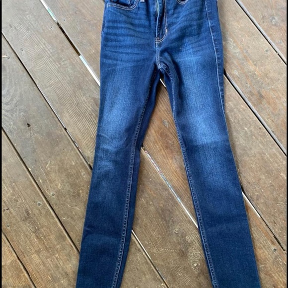 Hollister Jeans - Picture 1 of 3